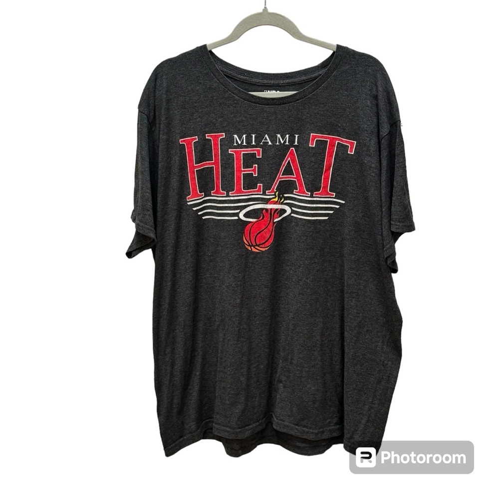 Men’s NBA Miami Heat Basketball Charcoal Grey Short Sleeve T-Shirt Size XXL